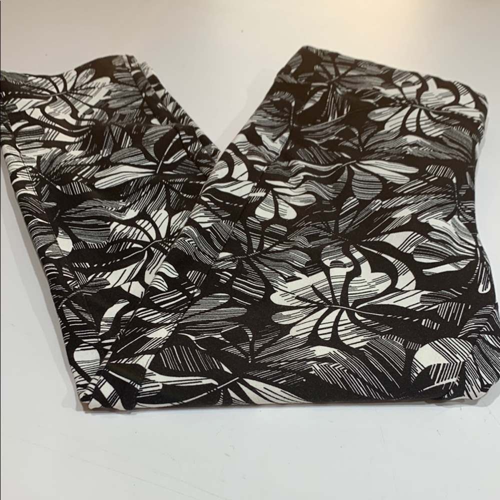 Chicos Travelrs all stretch size 4
